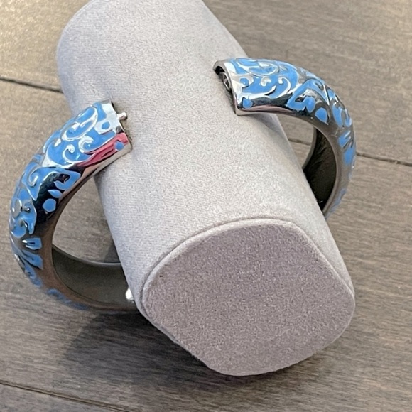 Women’s Silver Blue Hinged Bangle Bracelet, Fashion Jewellery - Picture 5 of 8